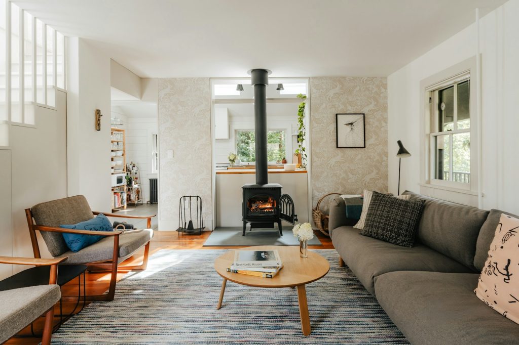 Kavč z ležiščem in počivalniki